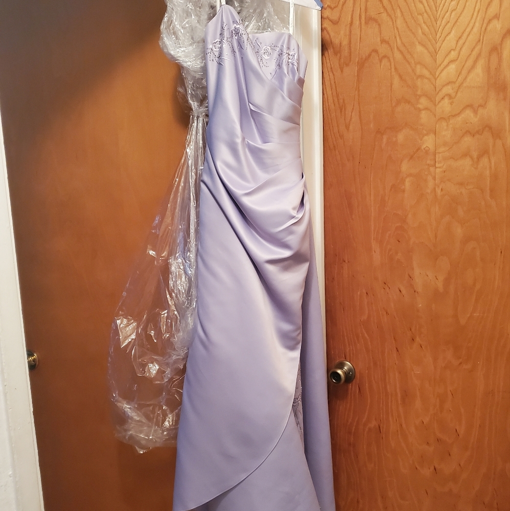 Prom dress - Picture 2 of 4
